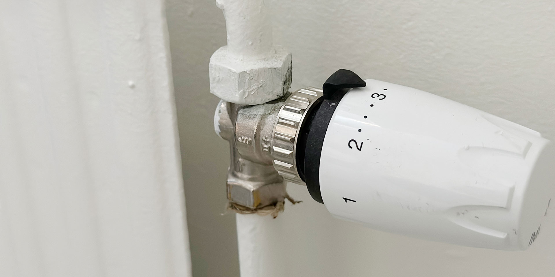Närbild på en radiatortermostat