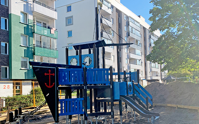 Lekpark med ett skepp i Alby